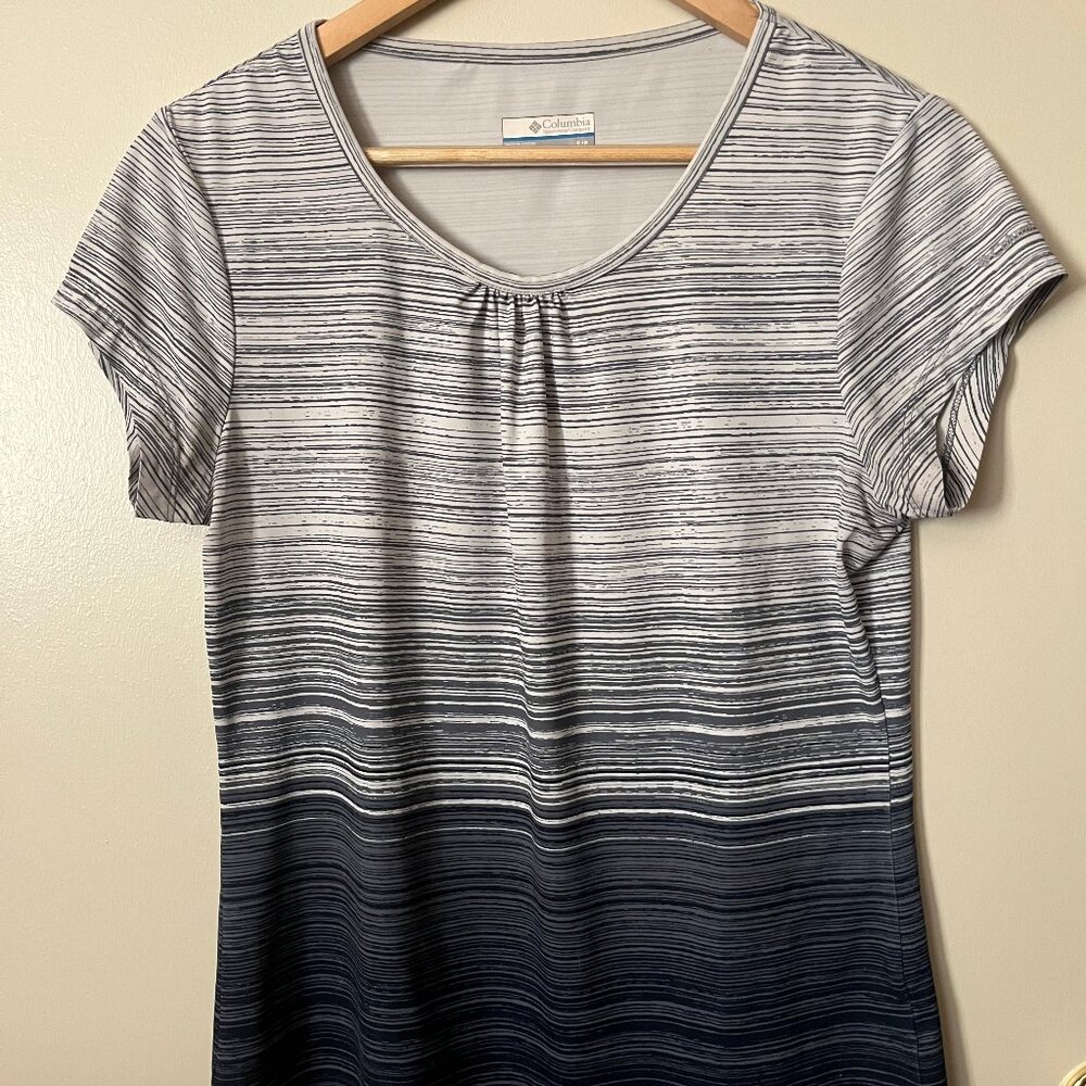 Columbia Women’s Shirred Neck Hiking Tee – Gray & White – Size S